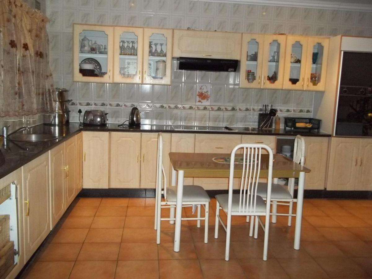 Carlcyn Homestay Габороне Экстерьер фото