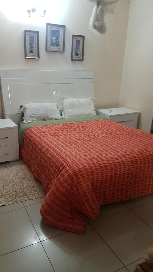 Carlcyn Homestay Габороне Экстерьер фото
